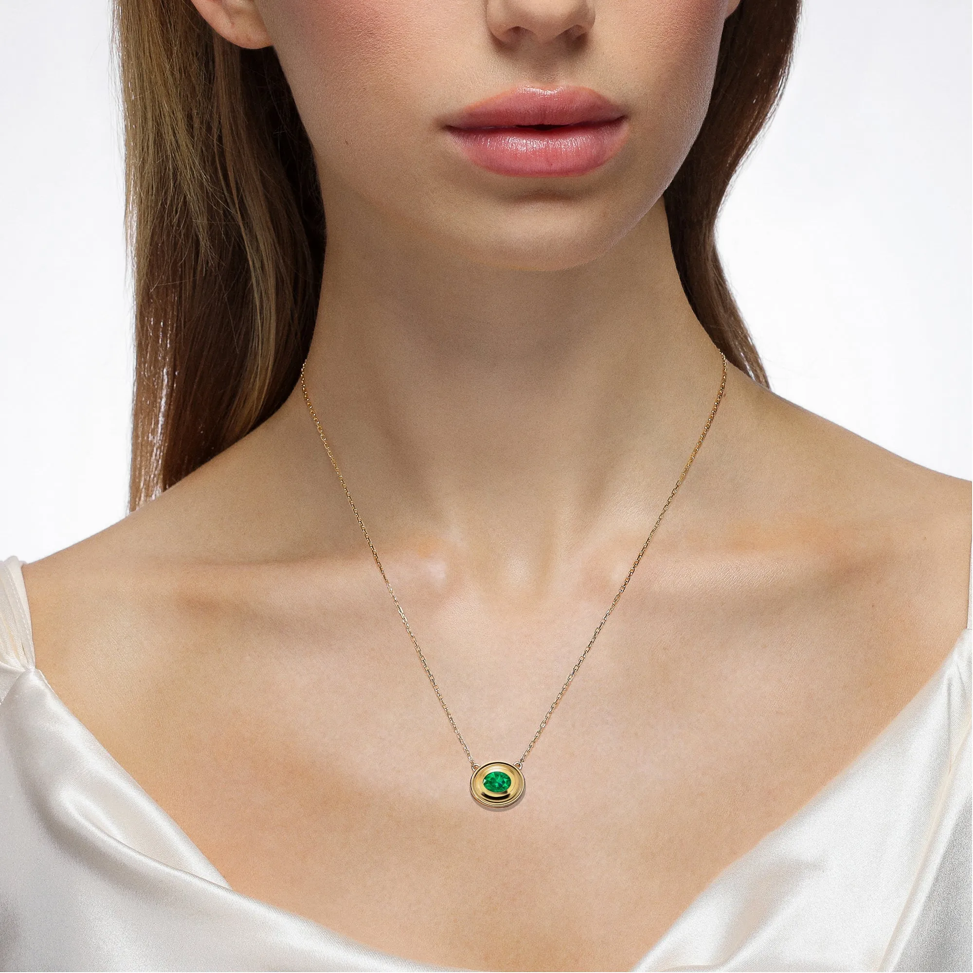 Colosseum Bezel Emerald Necklace