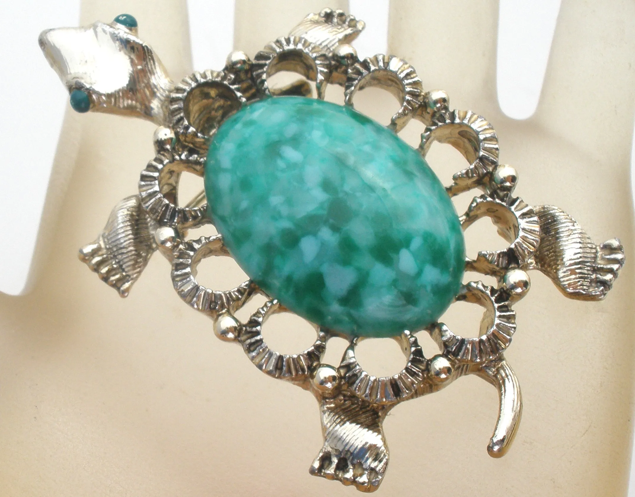 Gerry's Green Glass Stone Turtle Brooch Pin